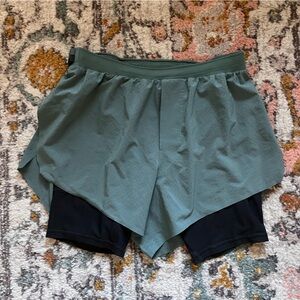 Small men’s lululemon running shorts with spandex
